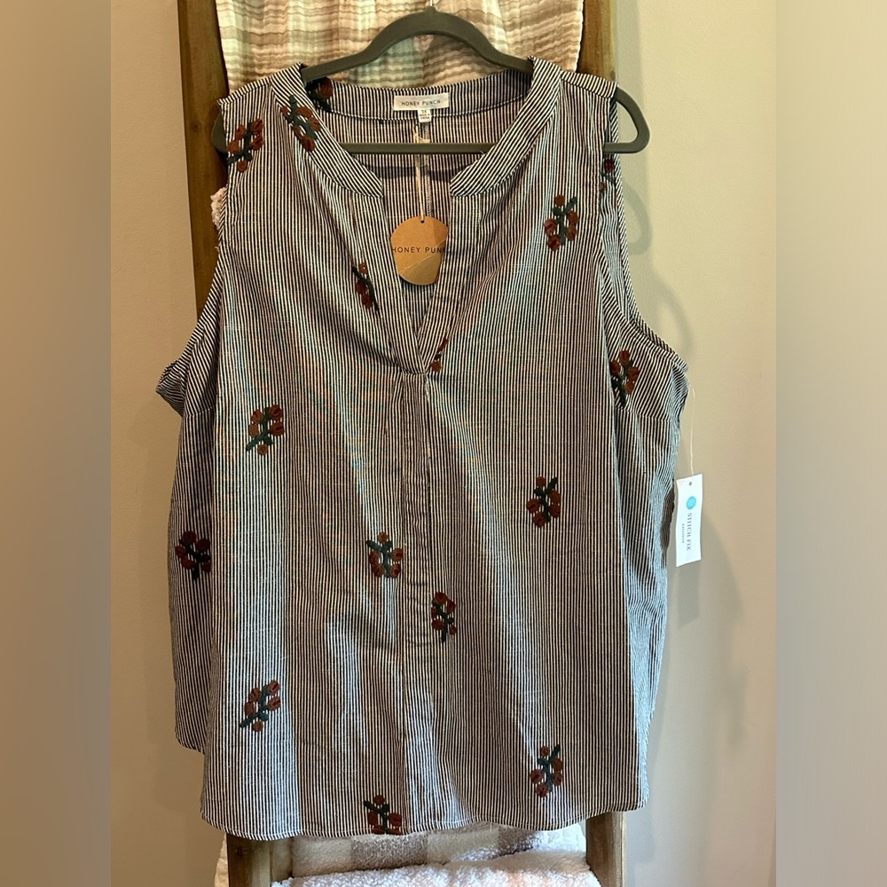 Cute floral sleeveless top! New with tags! 3X